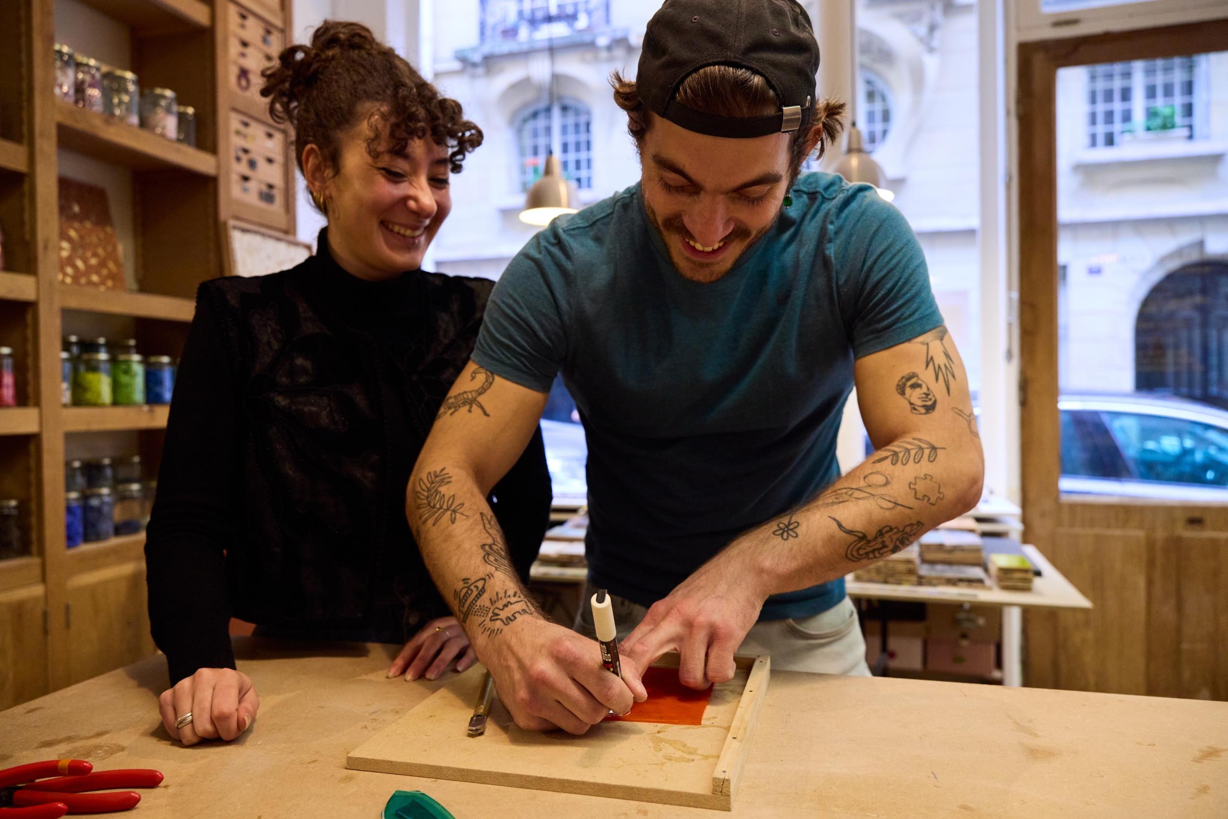 Réalisez votre fleur en vitrail Tiffany avec Marion - Image n°7 - Wecandoo