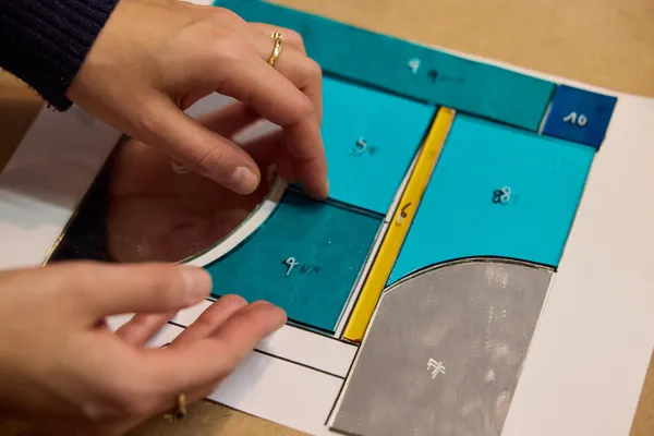 Créez votre miroir en vitrail au plomb avec Marion - Image n°4 - Wecandoo