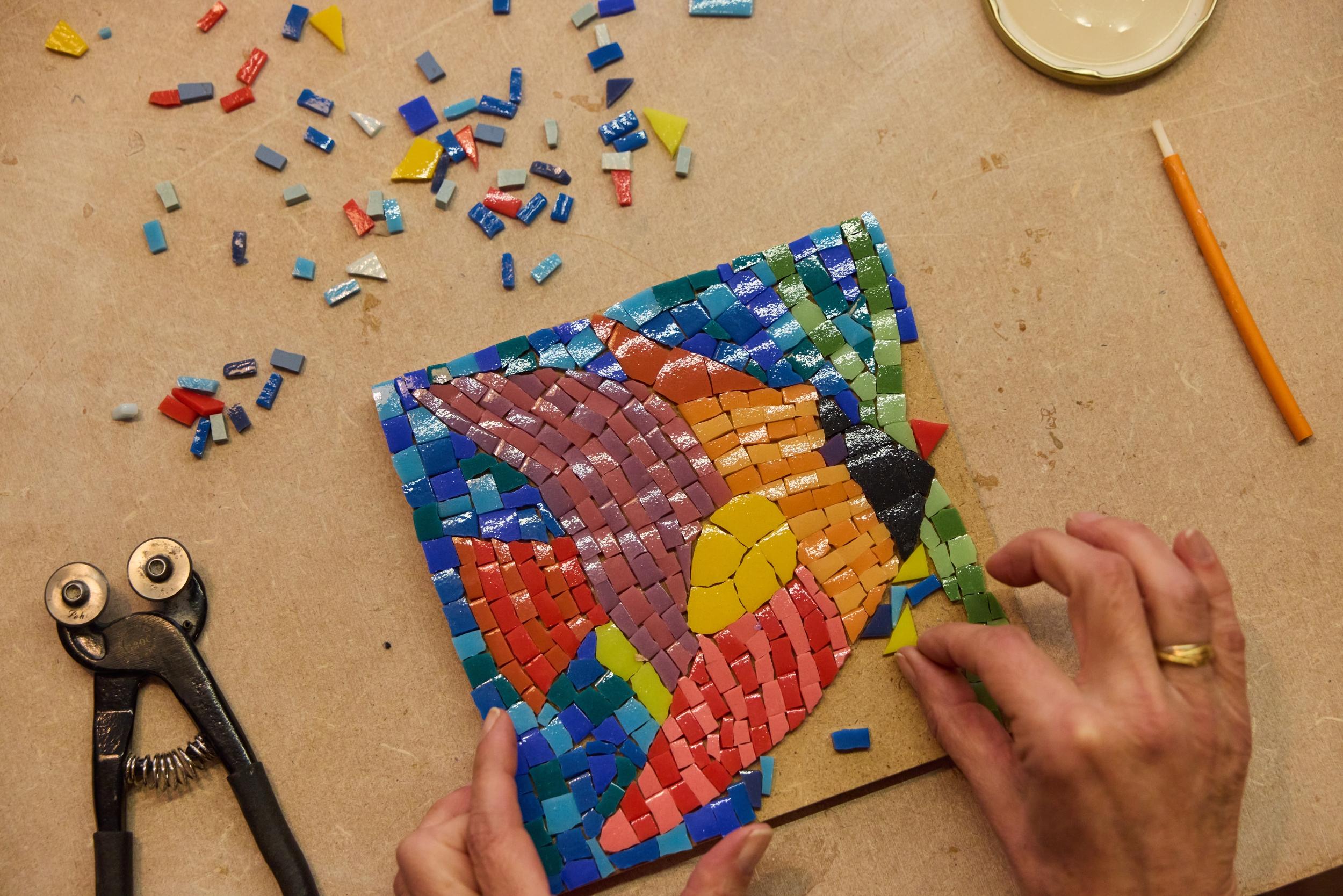 Réalisez votre œuvre en mosaïque avec Alexandra - Image n°7 - Wecandoo