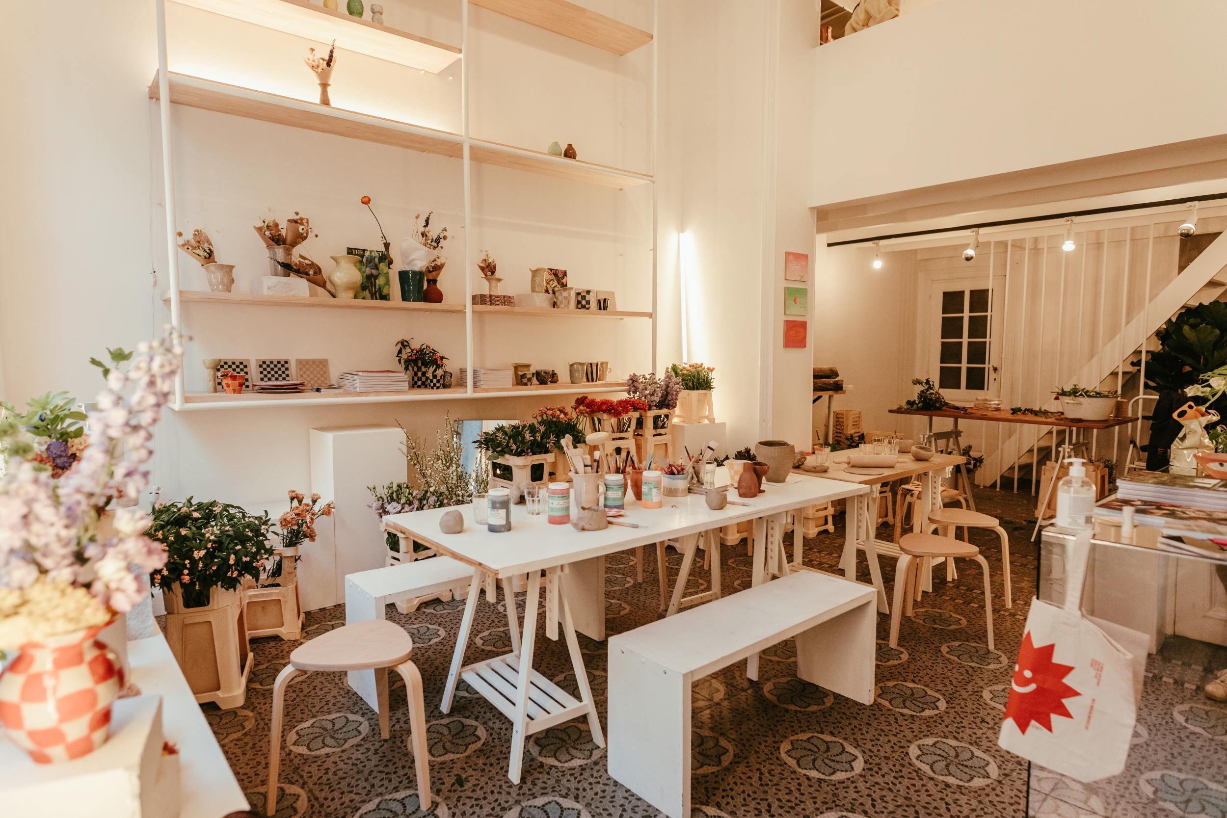 Create and decorate with engobe your own vase or soliflores with Clara - Image n°6 - Wecandoo