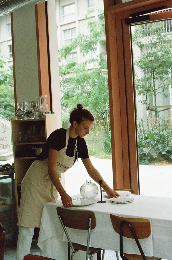 Relevez un défi culinaire en équipe avec Camille, Laure-Emmanuelle et Karell - Afbeelding nr. 4 - Wecandoo