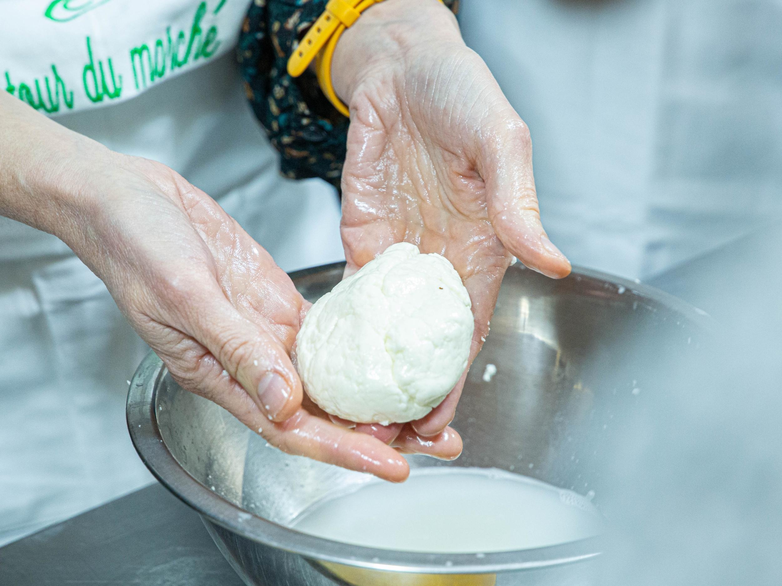 Confectionnez votre mozzarella et votre tresse au lait cru de chèvre - Image n°2 - Wecandoo