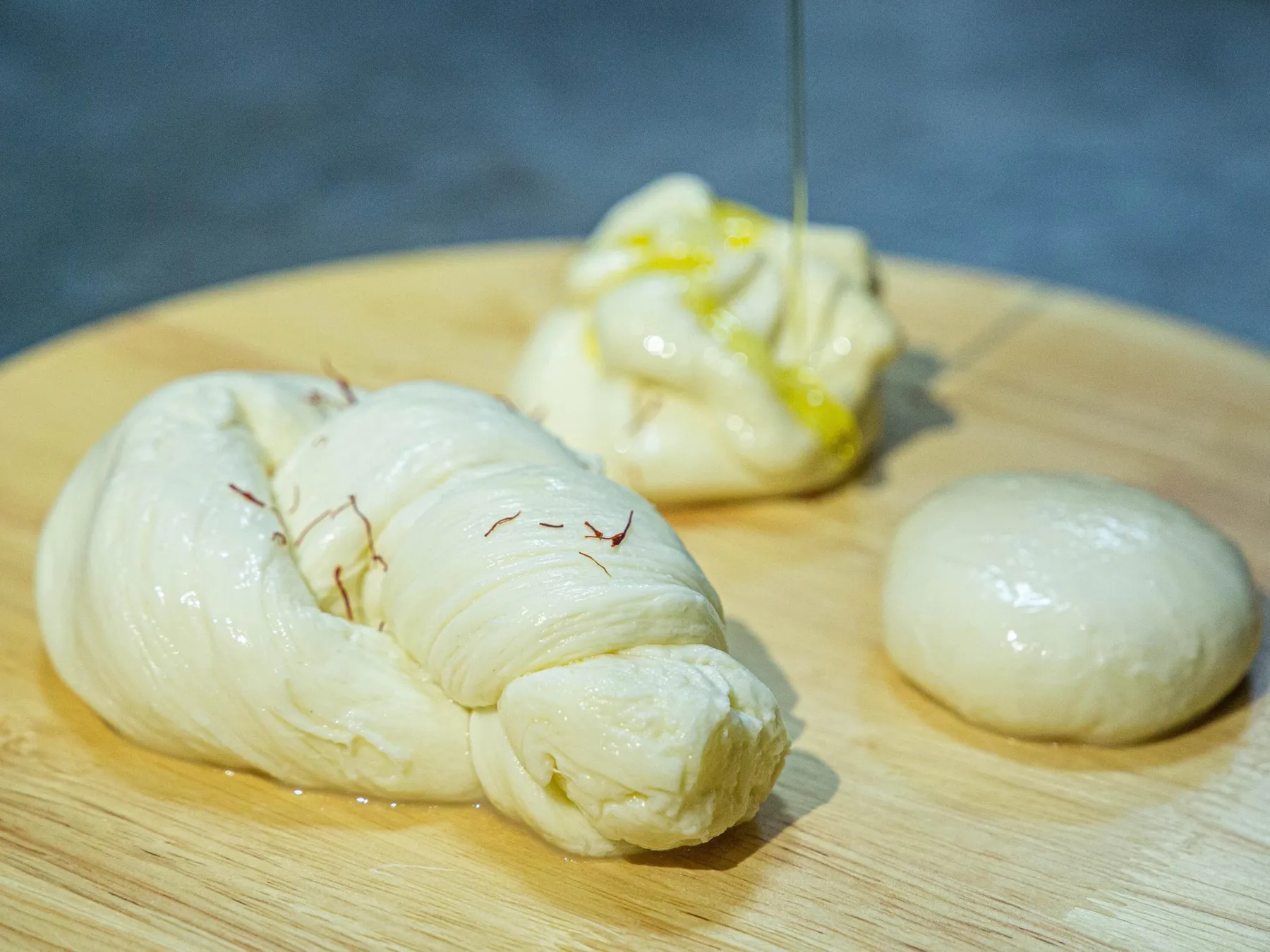 Confectionnez votre burrata aromatisée selon la saison, votre mozzarella et tresse au lait cru de chèvre - Image n°1 - Wecandoo