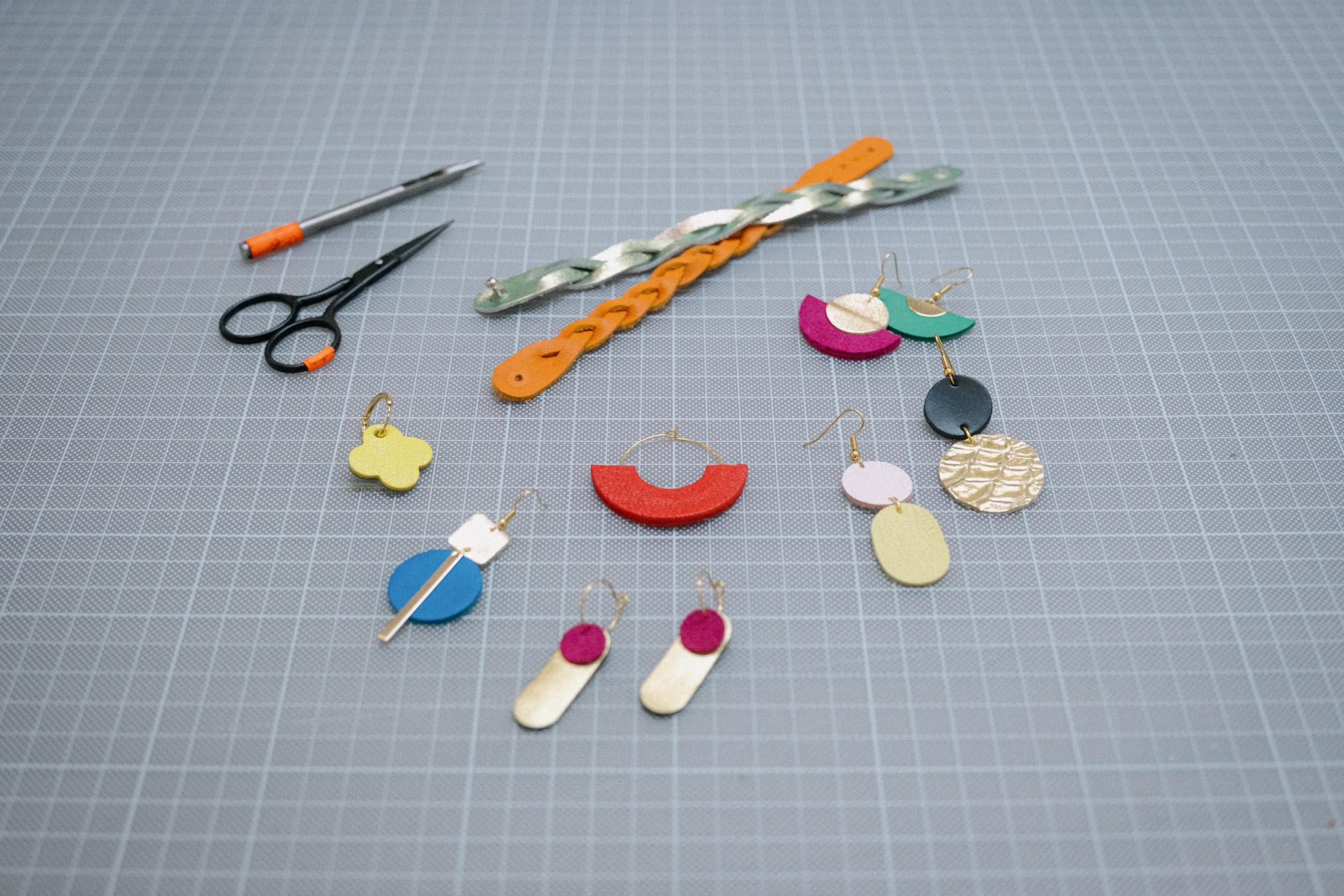 Créez vos bijoux en cuir avec Myriam - Image n°2 - Wecandoo