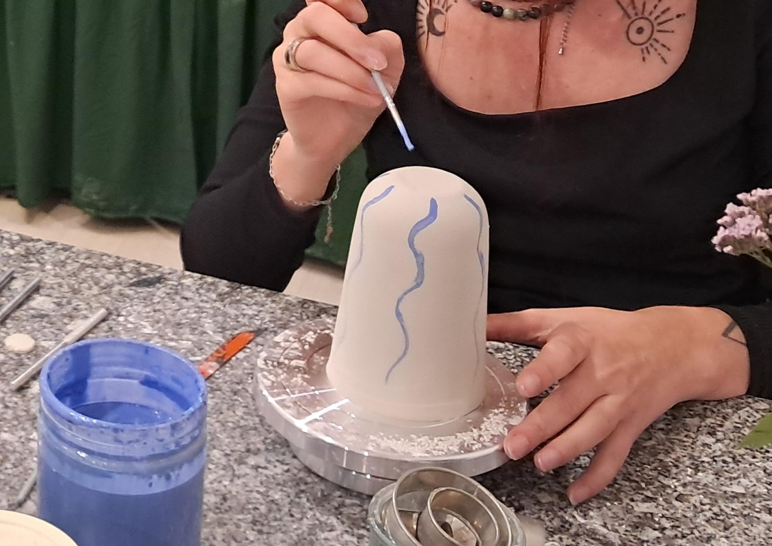 Initiez-vous au coulage traditionnel de la porcelaine avec Gaële - Image n°2 - Wecandoo