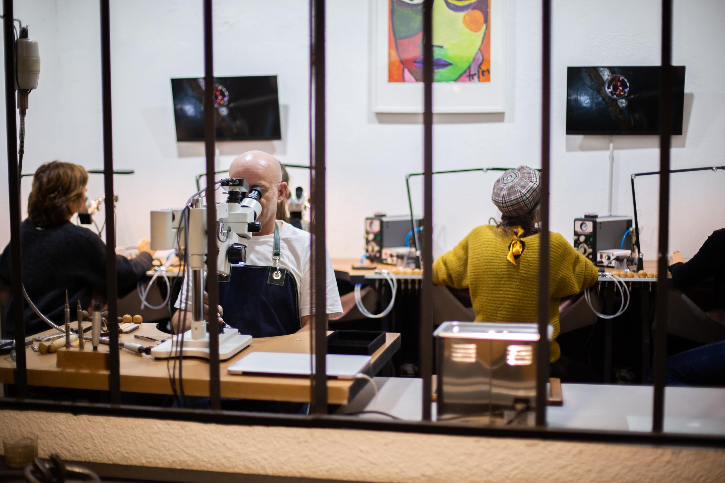 Créez votre bijou serti de diamants et de pierres fines avec Philippe - Image n°6 - Wecandoo