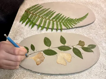 Modelez et décorez votre duo d'assiettes