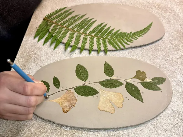 Modelez et décorez votre duo d'assiettes