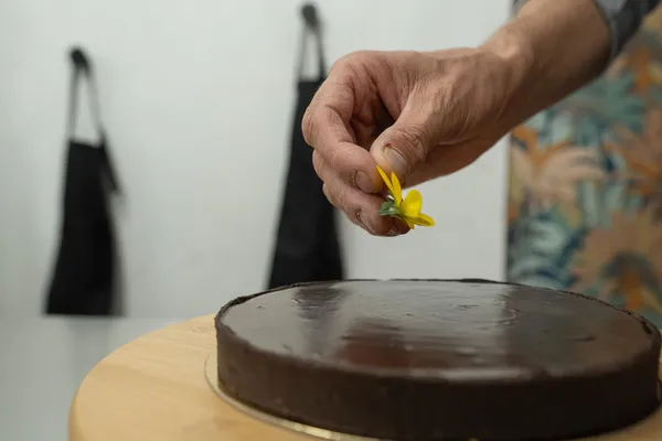 Réalisez votre gâteau praliné au chocolat