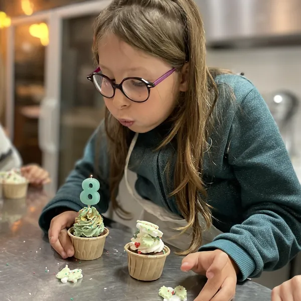 Réalisez vos macarons ou cupcakes en duo avec votre enfant - Image n°4 - Wecandoo