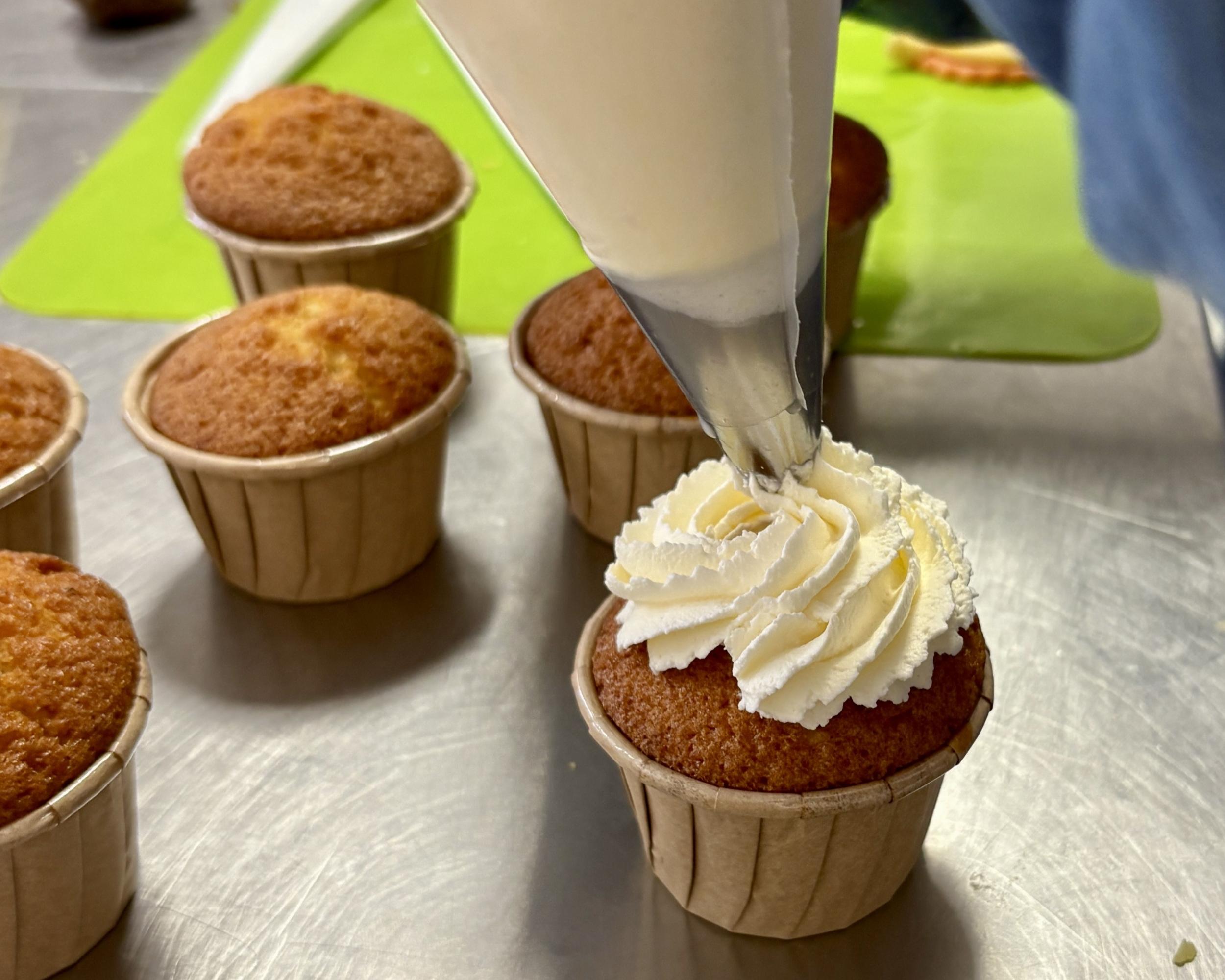 Réalisez vos macarons ou cupcakes en duo avec votre enfant, accompagnés par Santillane - Image n°9 - Wecandoo