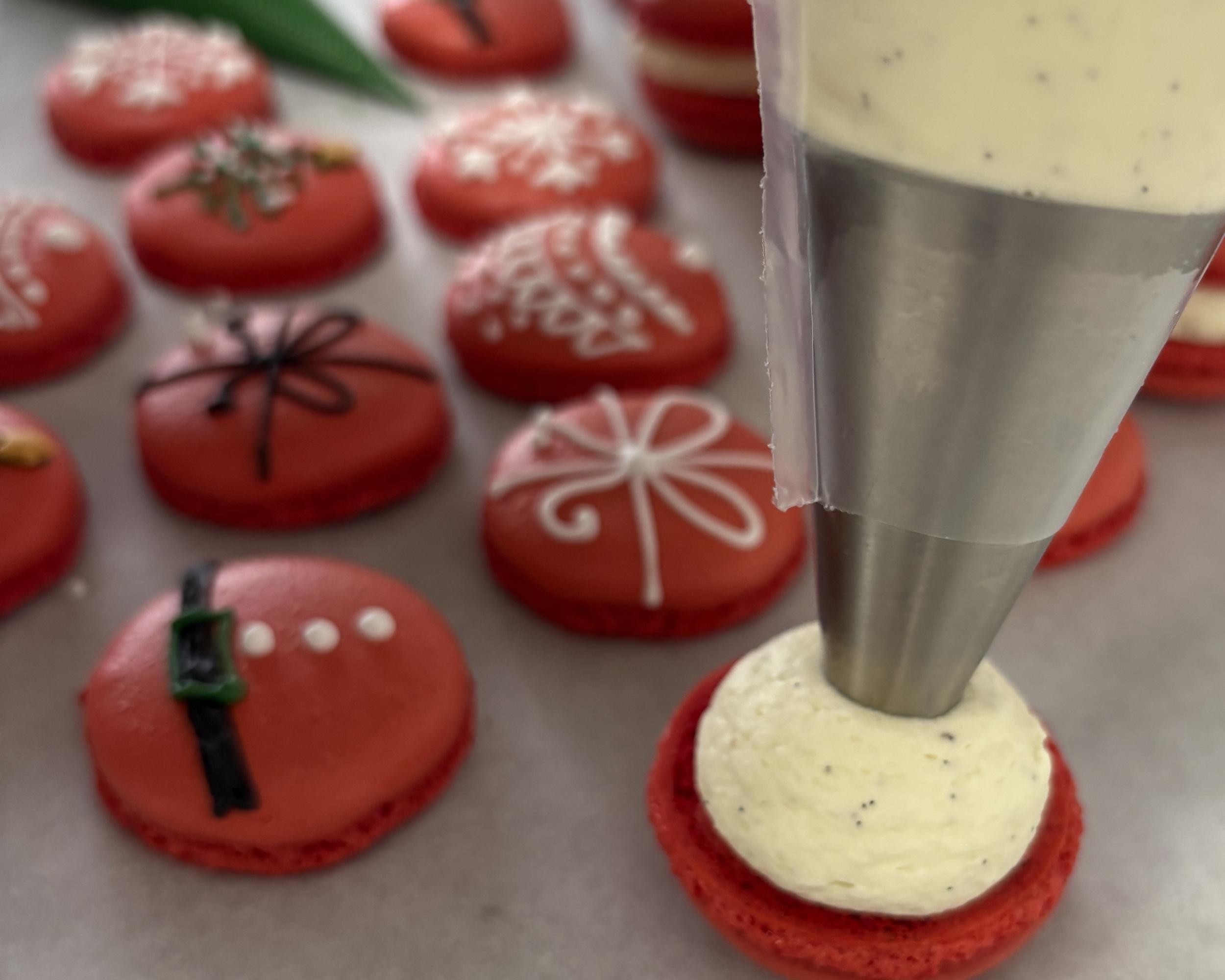 Réalisez vos macarons ou cupcakes en duo avec votre enfant, accompagnés par Santillane - Image n°11 - Wecandoo