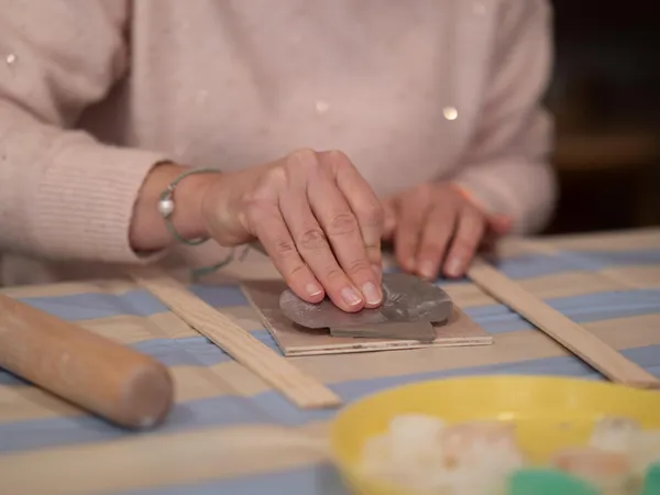 Créez vos boucles d'oreilles en céramique avec Cécile - Image n°2 - Wecandoo