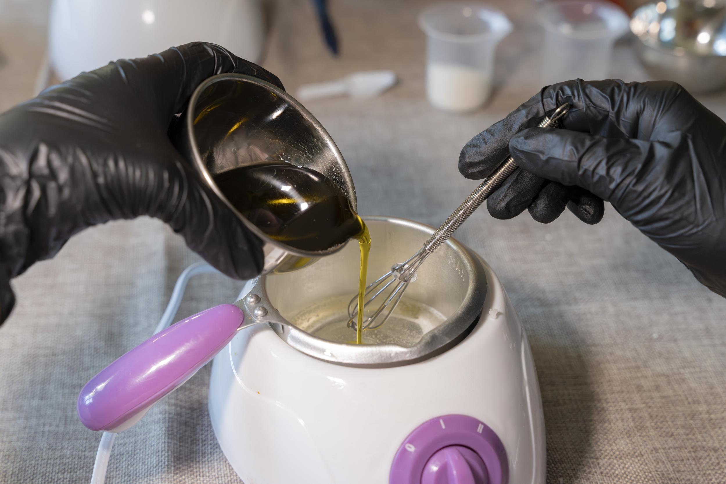 Fabriquez votre trio de soins capillaires avec Stéphanie - Image n°3 - Wecandoo