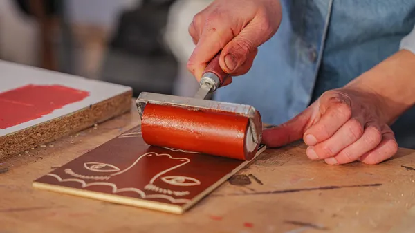 Découvrez la gravure sur bois ou lino avec Juliette - Image n°5 - Wecandoo