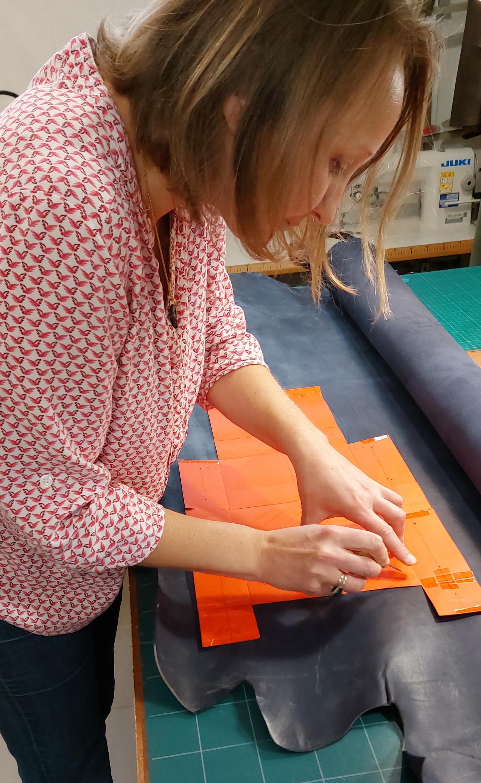 Créez votre sac à main en cuir avec Hélène - Image n°3 - Wecandoo