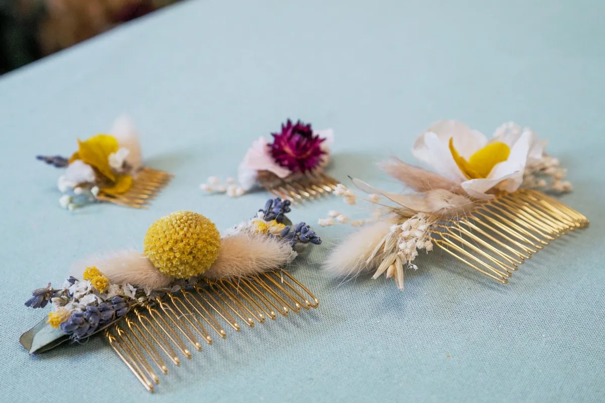 Réalisez votre accessoire en fleurs séchées