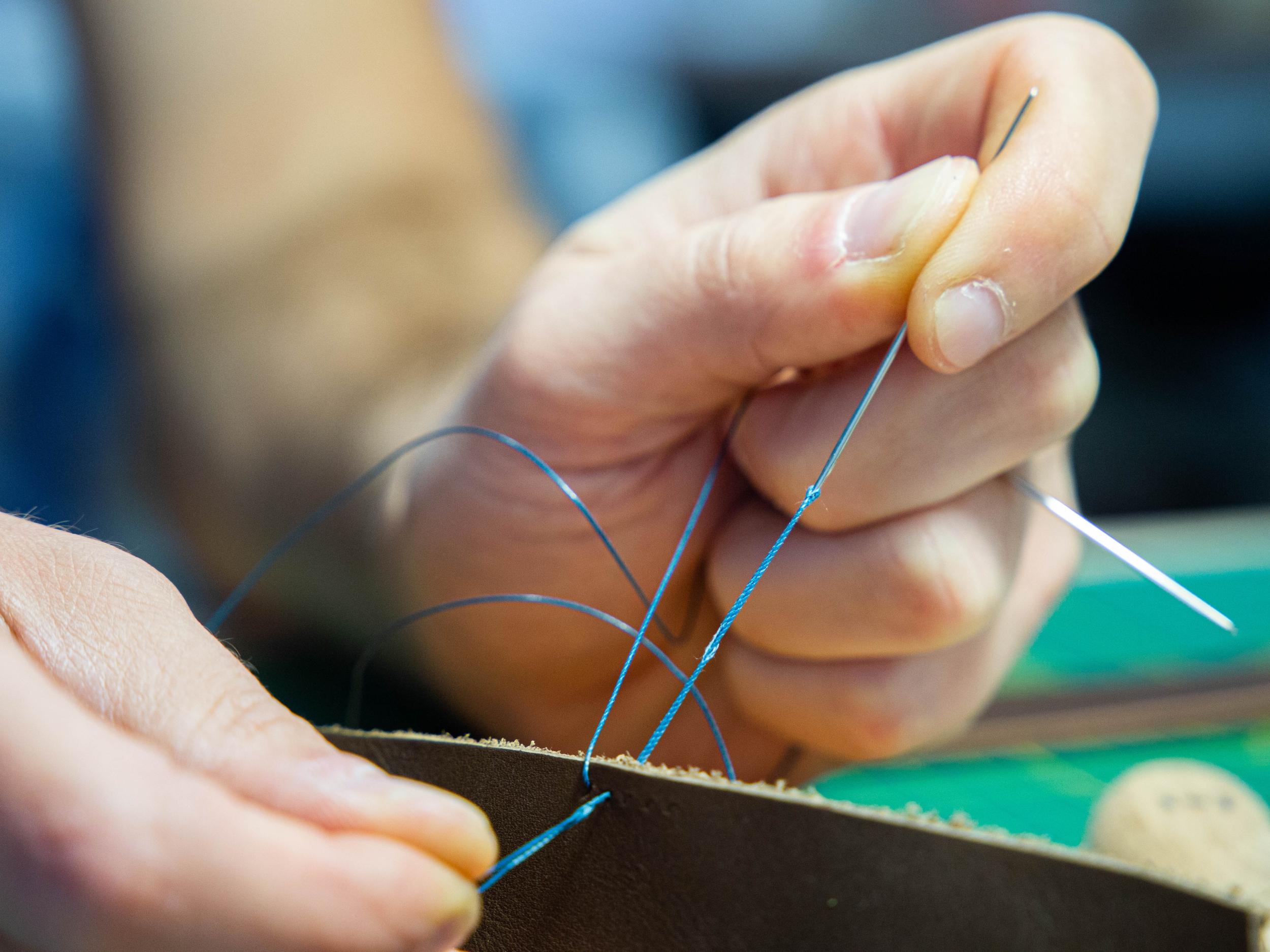 Réalisez votre porte-cartes en cuir avec Vivien - Image n°2 - Wecandoo