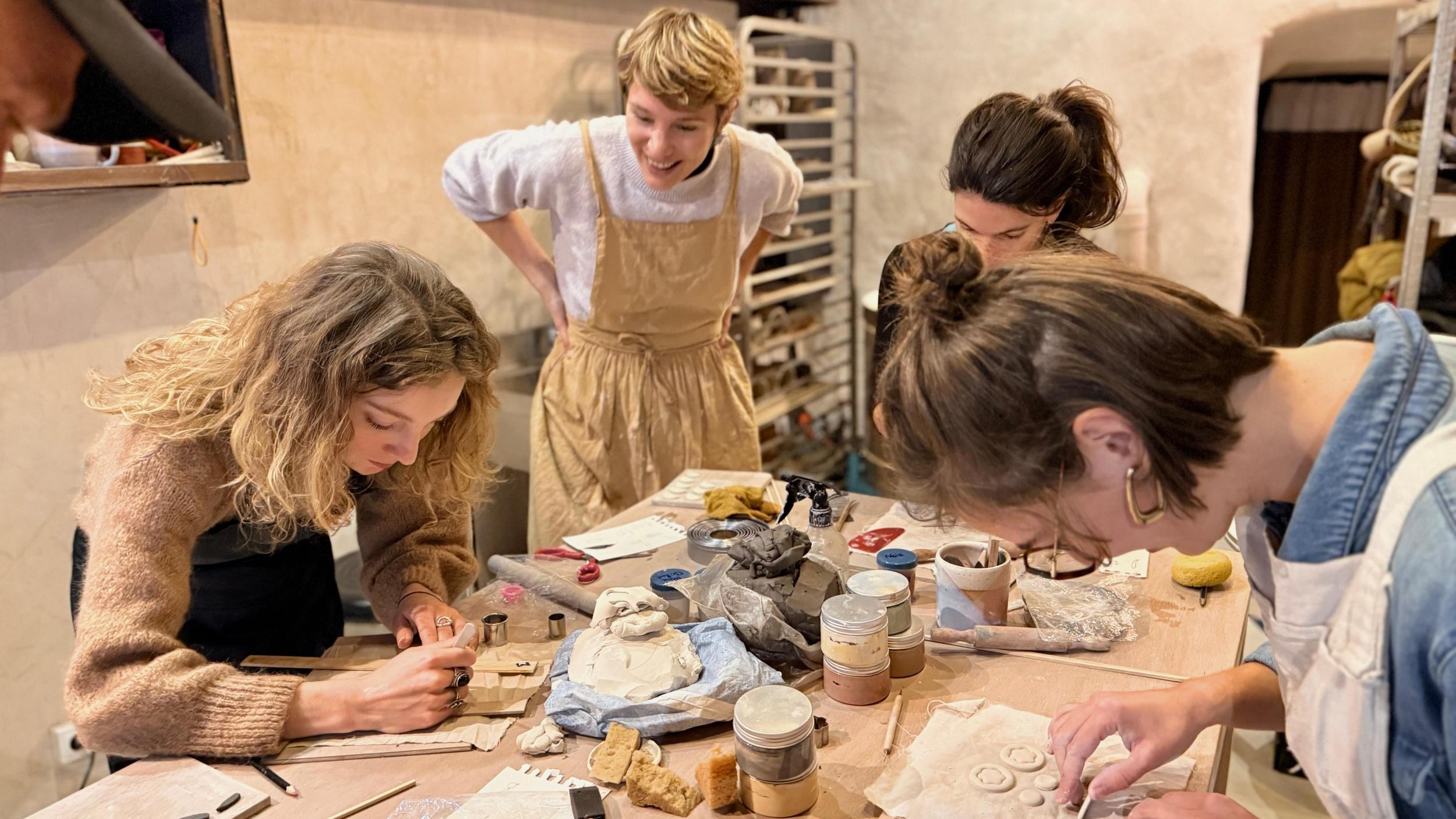 Réalisez votre objet unique en terre mêlée avec Kathleen - Image n°10 - Wecandoo