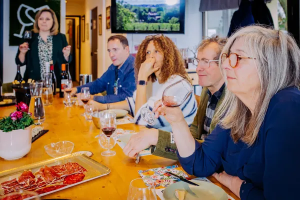 Goûtez les vins des régions de France accompagnés de fromage et charcuterie - Image n°2 - Wecandoo