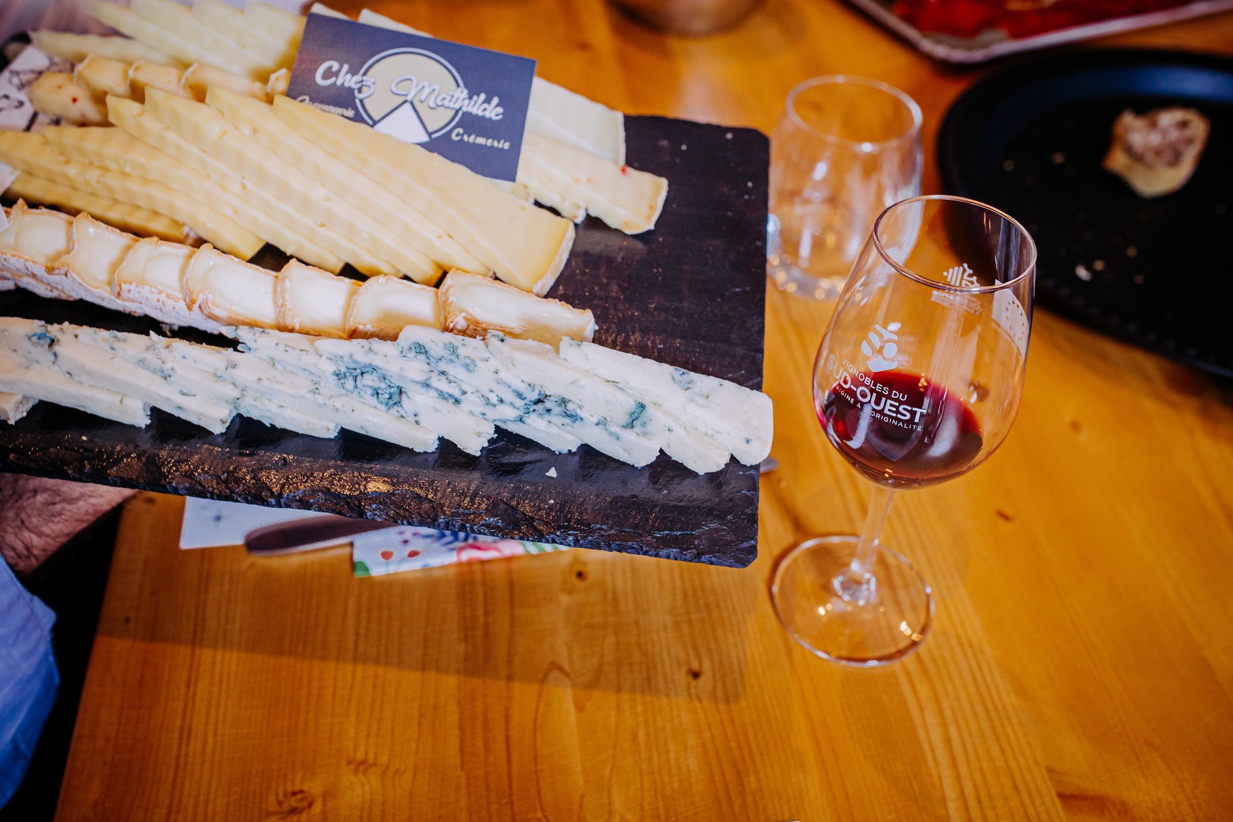 Goûtez les vins des régions de France accompagnés de fromage et charcuterie - Image n°4 - Wecandoo
