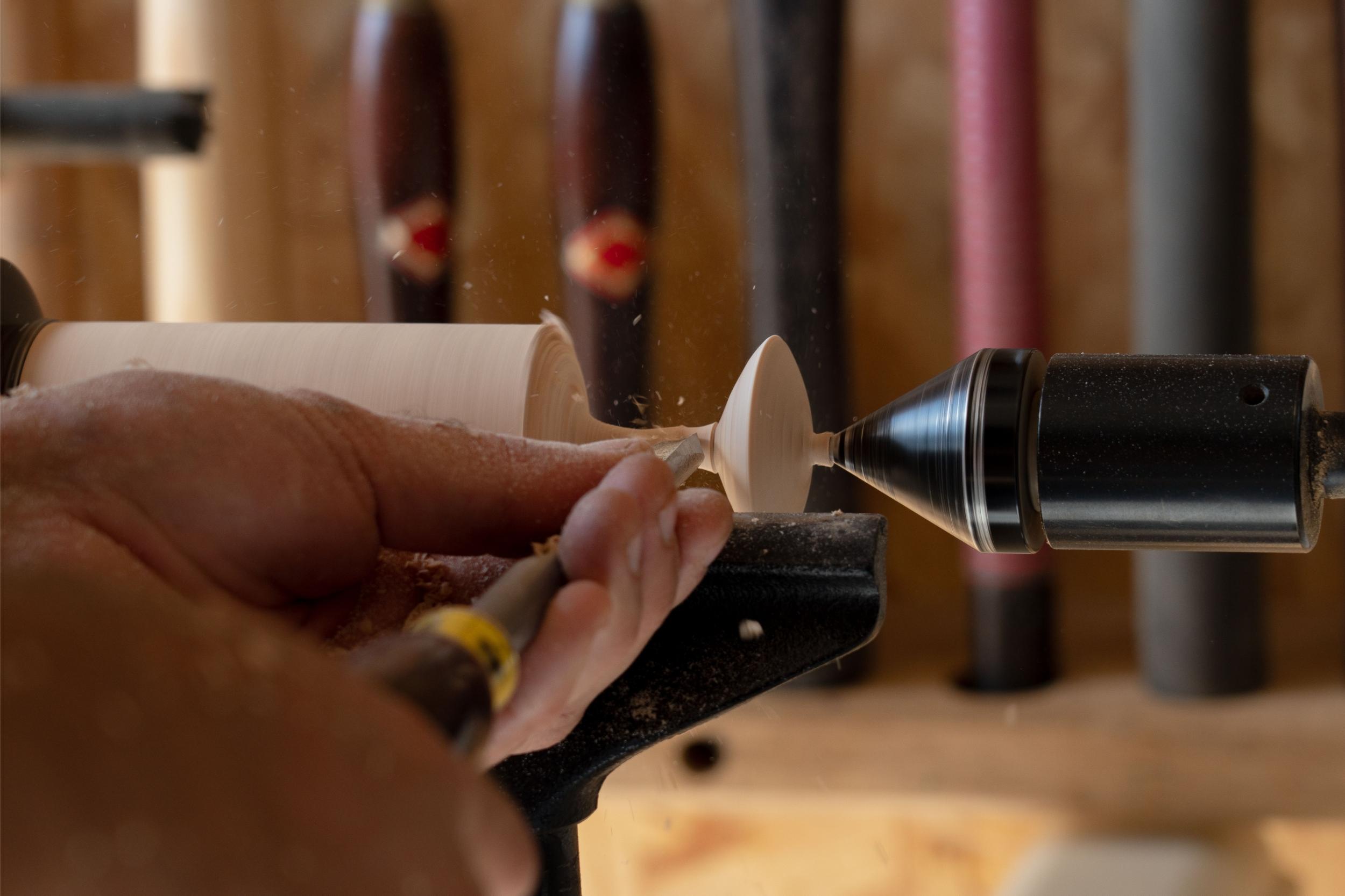 Créez votre toupie au tour à bois