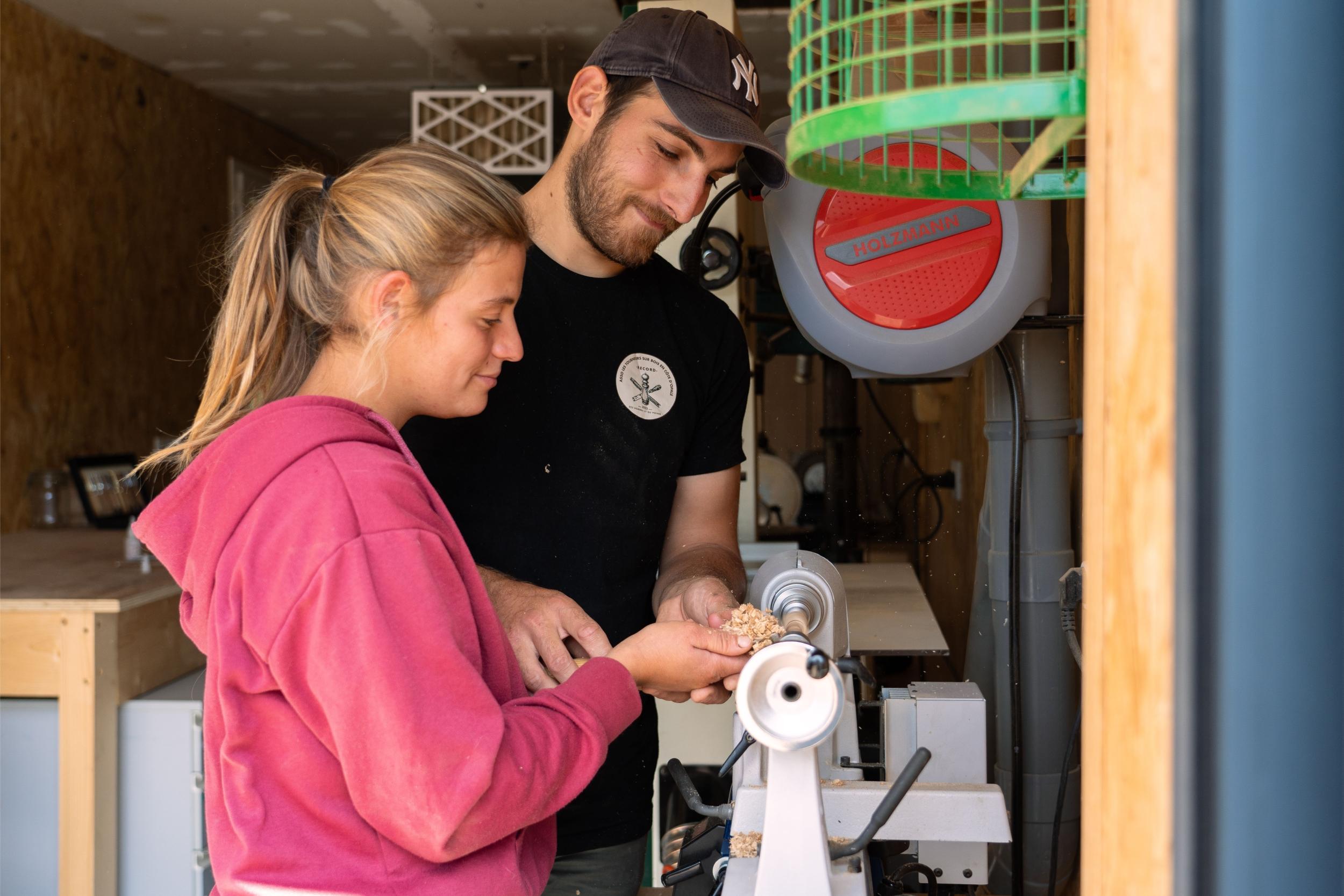 Découvrez le tournage sur bois et réalisez votre toupie ainsi que son plateau avec Grégory - Image n°3 - Wecandoo