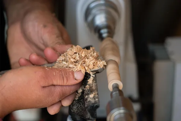 Découvrez le tournage sur bois et réalisez votre toupie ainsi que son plateau avec Grégory - Afbeelding nr. 4 - Wecandoo