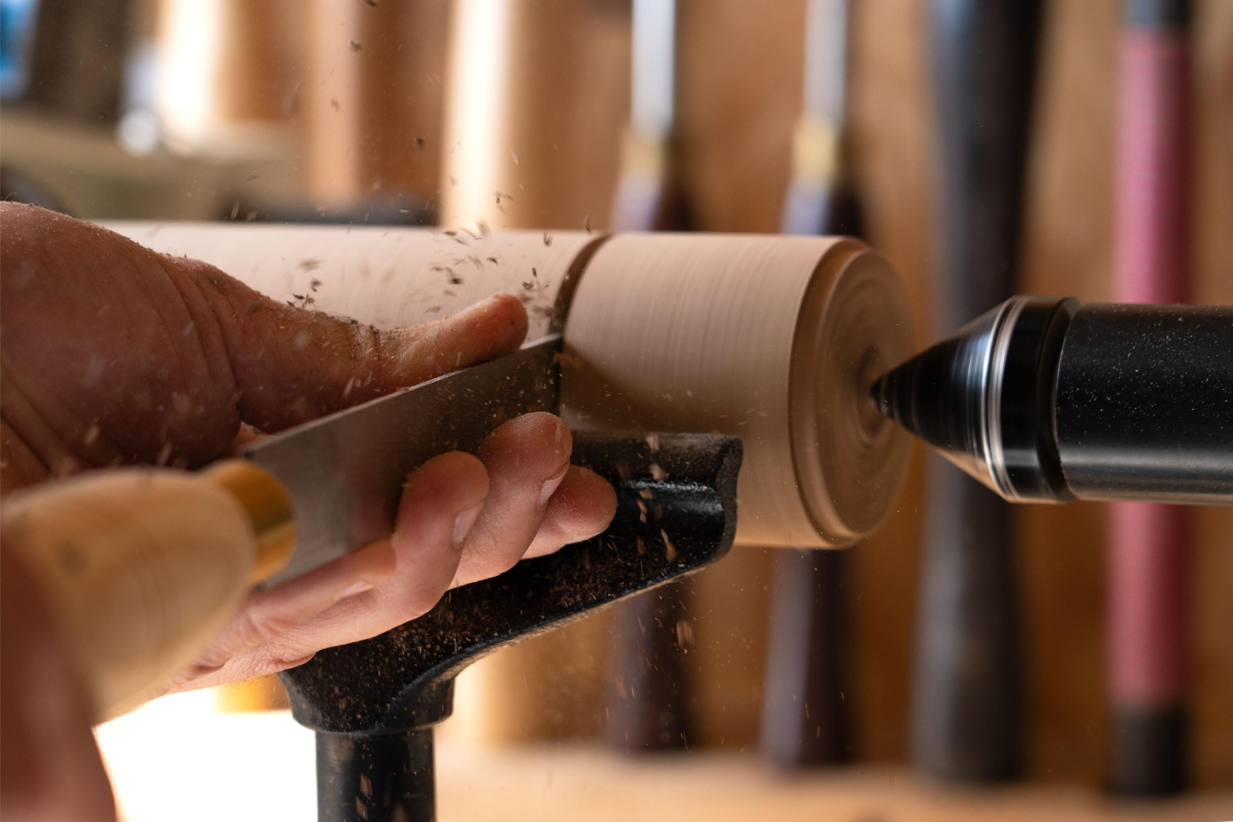 Découvrez le tournage sur bois et réalisez votre toupie ainsi que son plateau avec Grégory - Image n°8 - Wecandoo