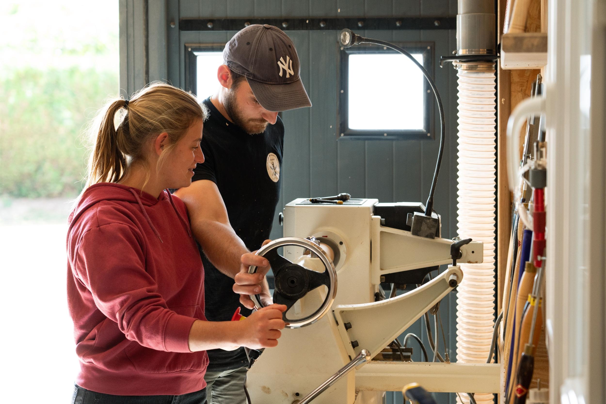 Découvrez le tournage sur bois et réalisez votre toupie ainsi que son plateau avec Grégory - Image n°10 - Wecandoo