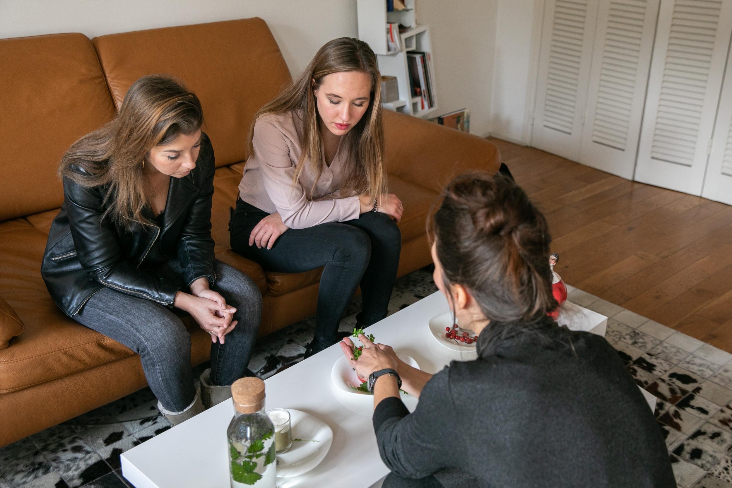 Créez votre routine beauté et yoga du visage avec Aurélie - Image n°1 - Wecandoo