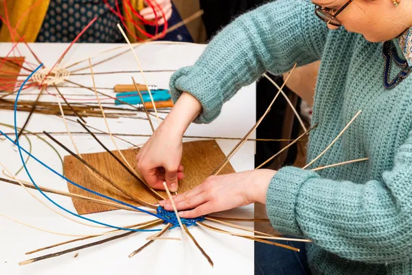 Créez un panier ajouré en osier avec Florie - Image n°2 - Wecandoo
