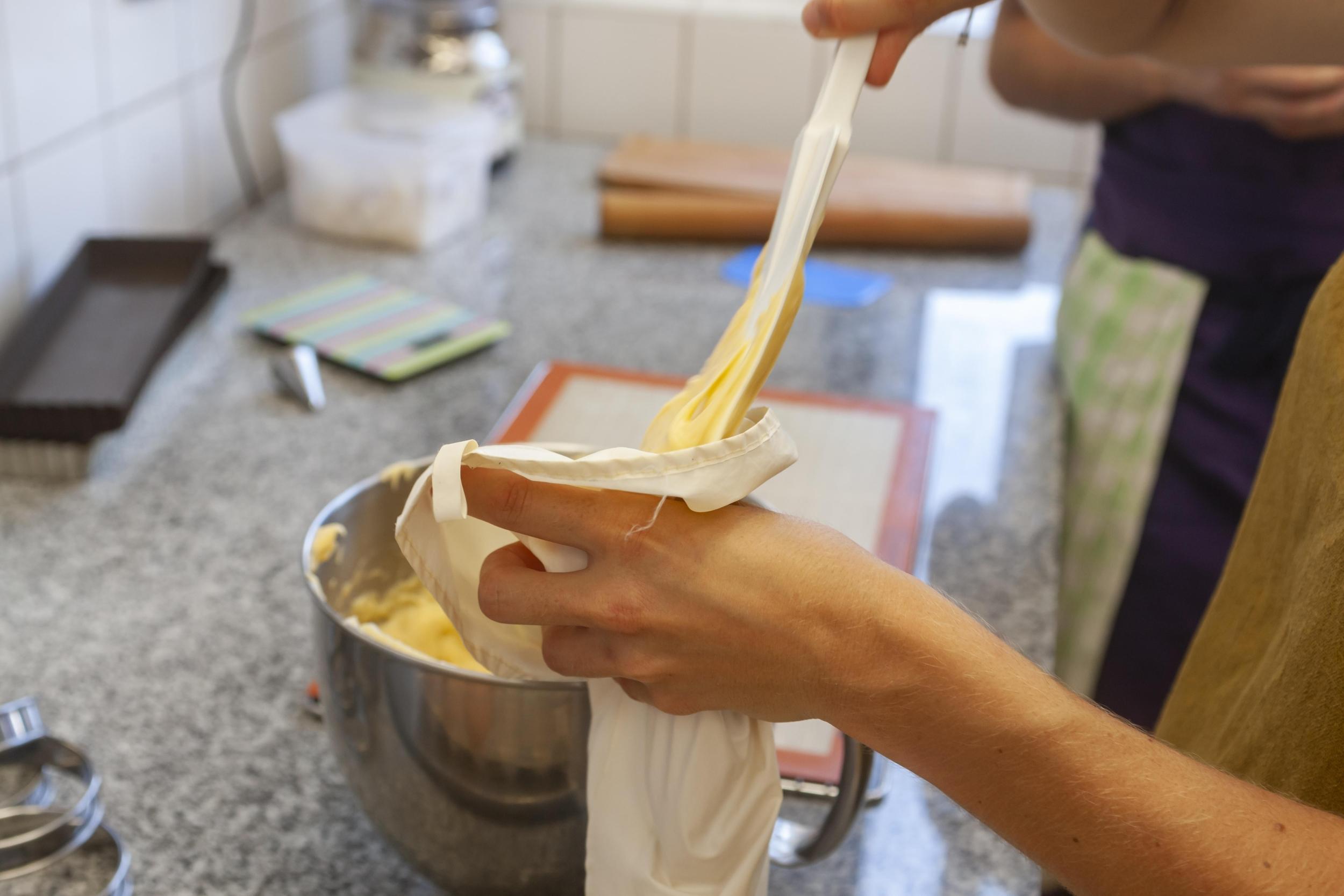 Réalisez votre tarte tropézienne avec Sophie - Image n°4 - Wecandoo