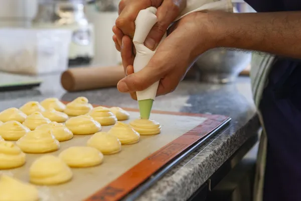 Réalisez votre tarte tropézienne avec Sophie - Image n°2 - Wecandoo