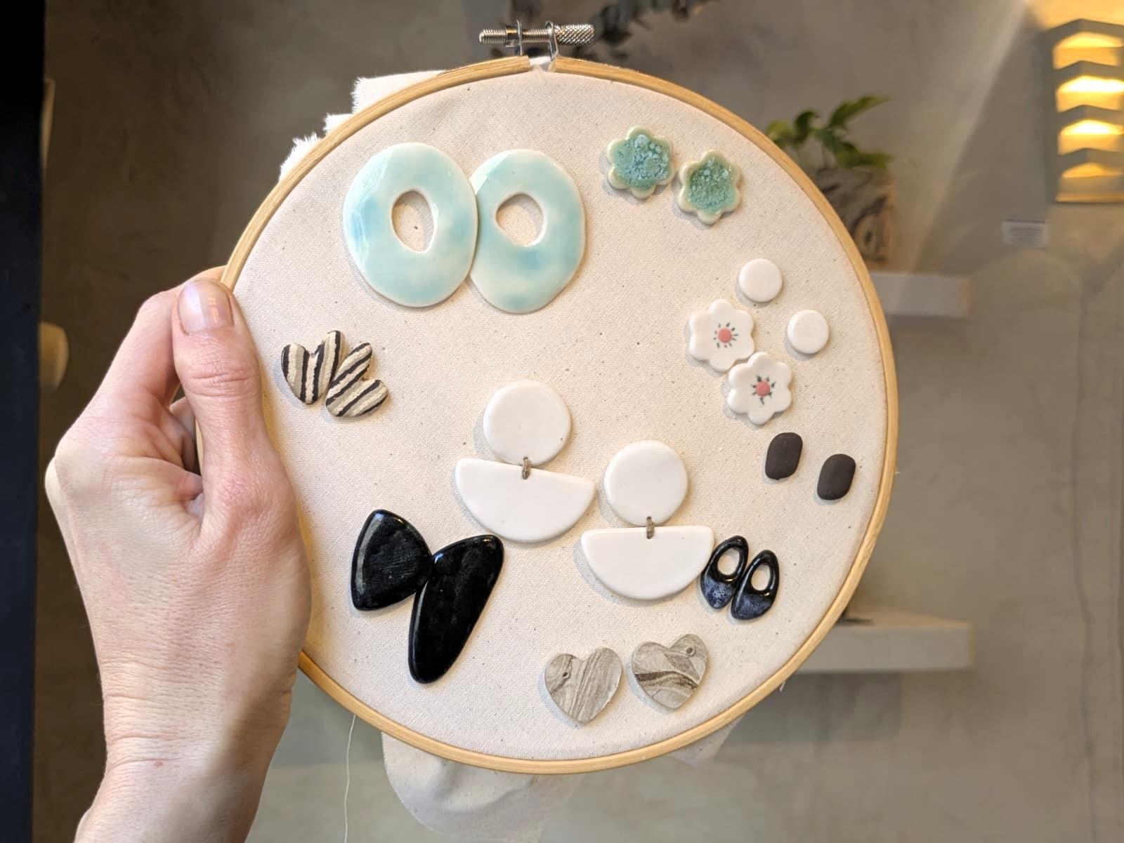 Créez vos boucles d'oreilles en céramique avec Kathleen - Image n°8 - Wecandoo