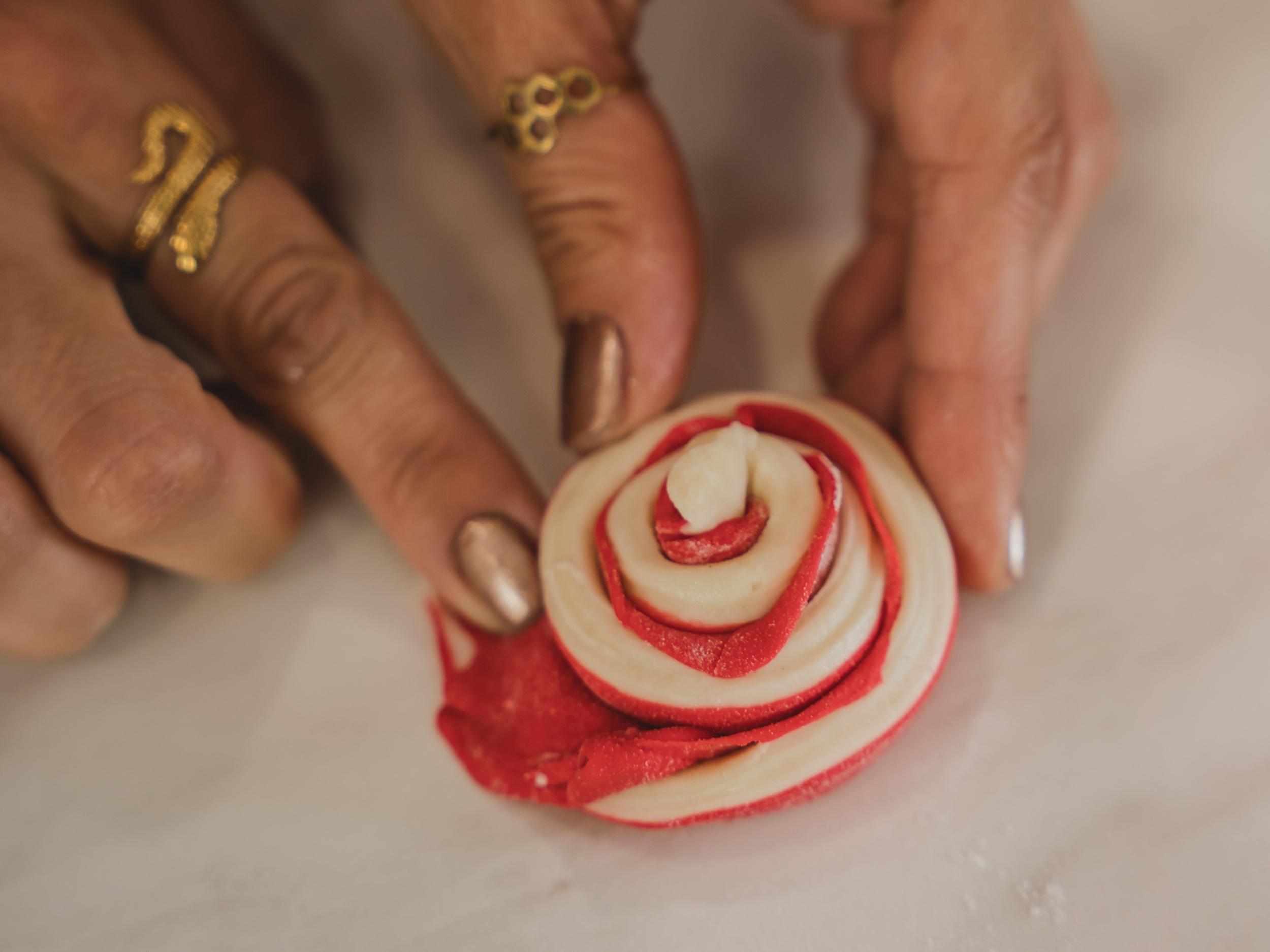 Réalisez vos croissants et pains au chocolat bicolores avec Lili et Chloé - Image n°4 - Wecandoo