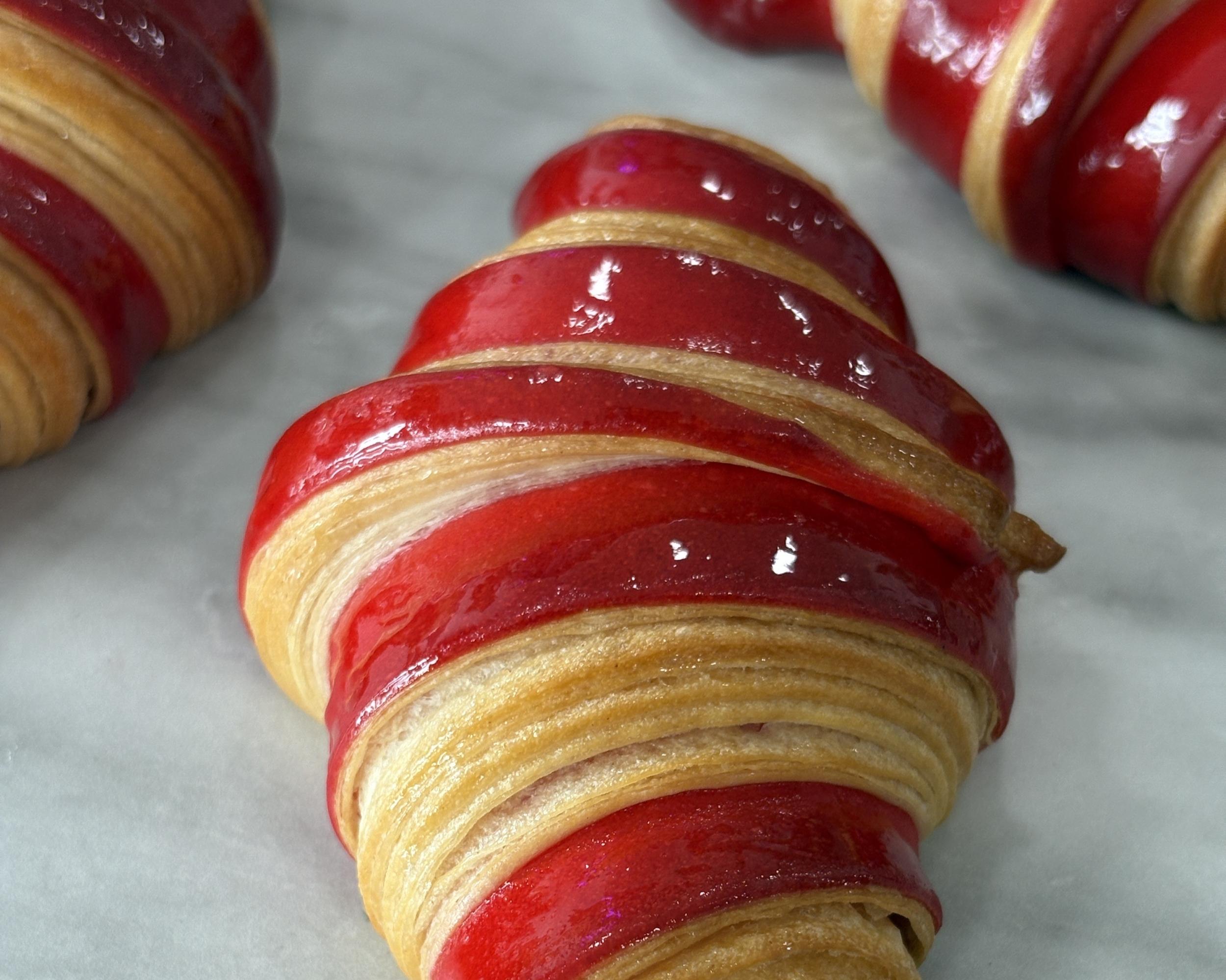 Réalisez vos croissants et pains au chocolat bicolores avec Lili et Chloé - Image n°9 - Wecandoo