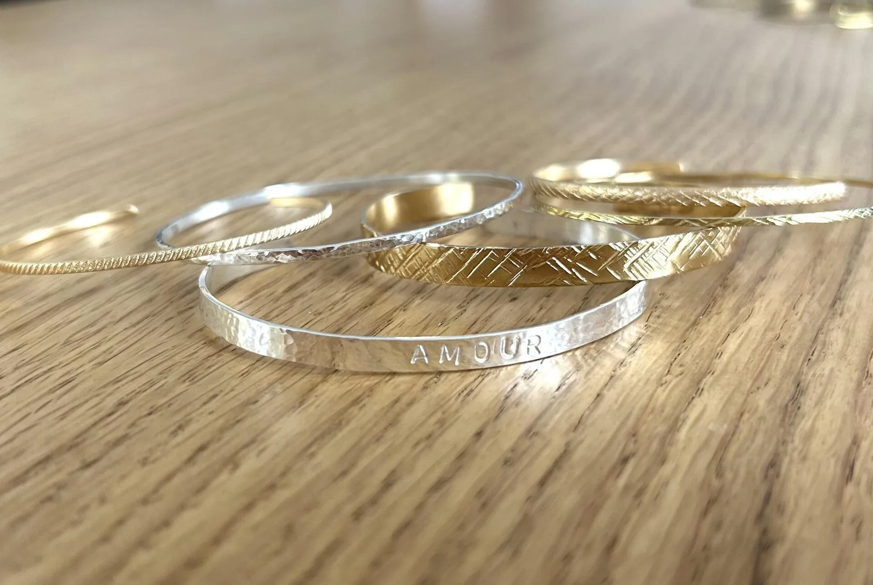 Fabriquez votre bracelet ou manchette en argent avec Aliénor et Zoé - Image n°4 - Wecandoo