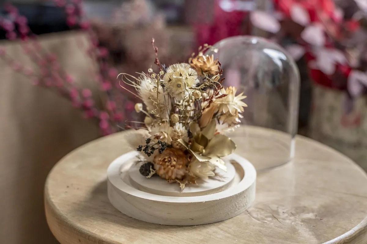 Créez votre cloche de fleurs séchées