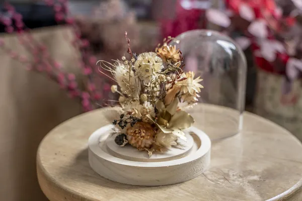 Créez votre cloche de fleurs séchées