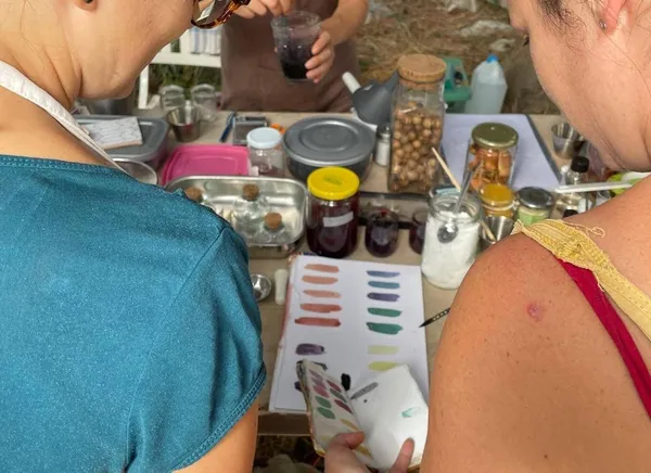 Fabriquez vos encres végétales personnalisées avec Abigaël - Image n°4 - Wecandoo