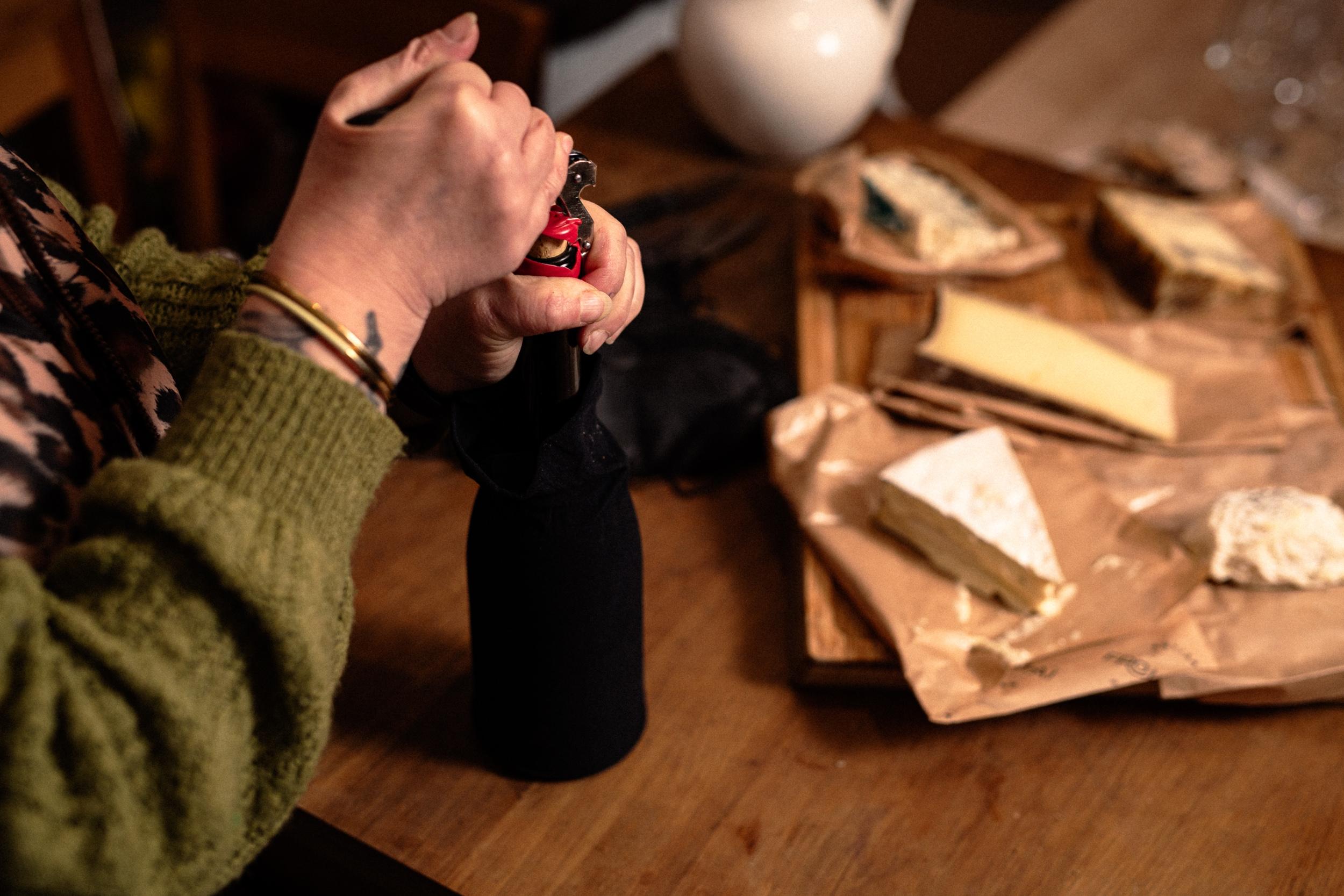 Dégustez des accords vins nature et fromages artisanaux à l'aveugle avec Céline - Image n°6 - Wecandoo