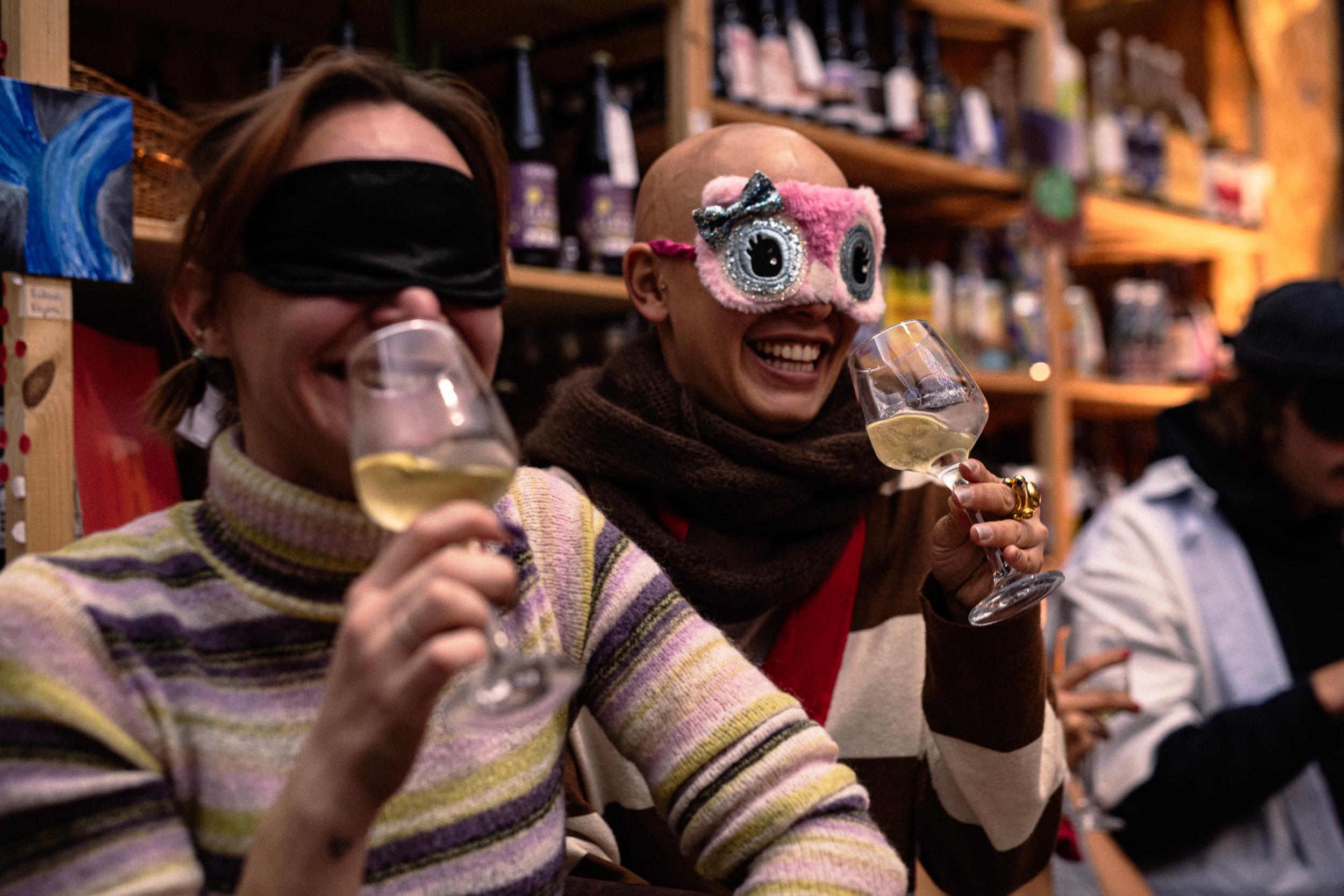 Dégustez des accords vins nature et fromages artisanaux à l'aveugle avec Céline - Image n°1 - Wecandoo