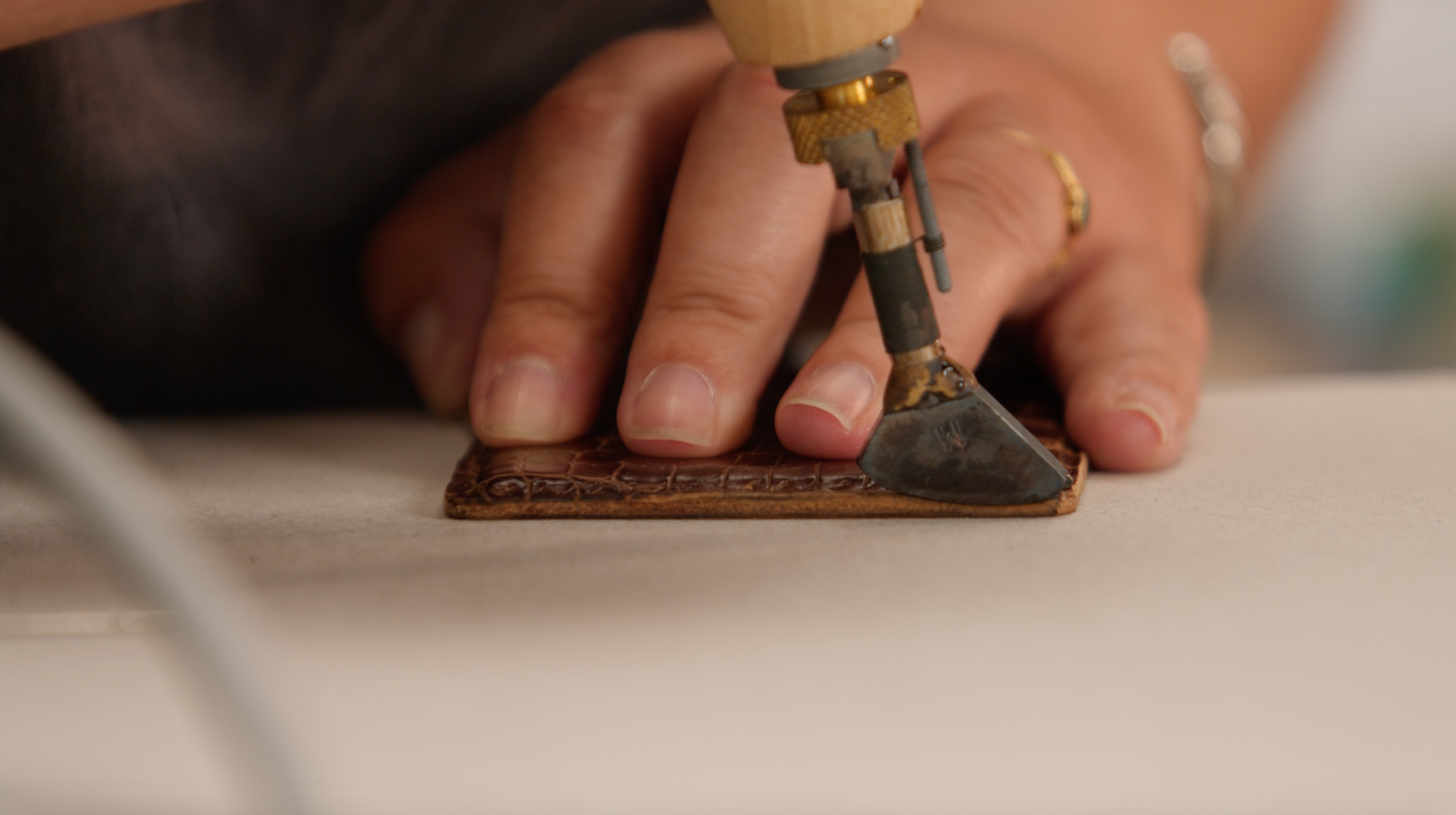 Fabriquez votre ceinture en cuir avec Hélène - Image n°2 - Wecandoo