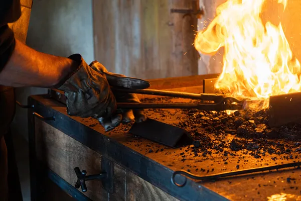 Forgez votre couteau en acier Damas sur deux jours avec Baptiste - Image n°1 - Wecandoo