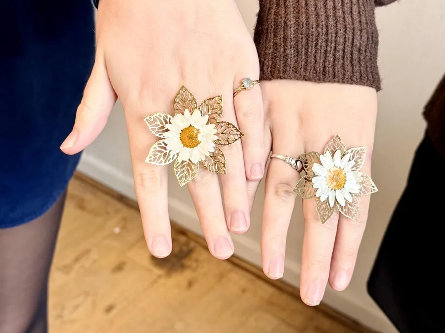 Create your own botanical jewellery with Luíza - Image n°1 - Wecandoo