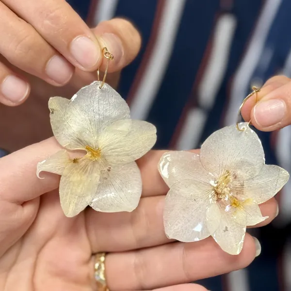 Create your own botanical jewellery with Luíza - Image n°2 - Wecandoo