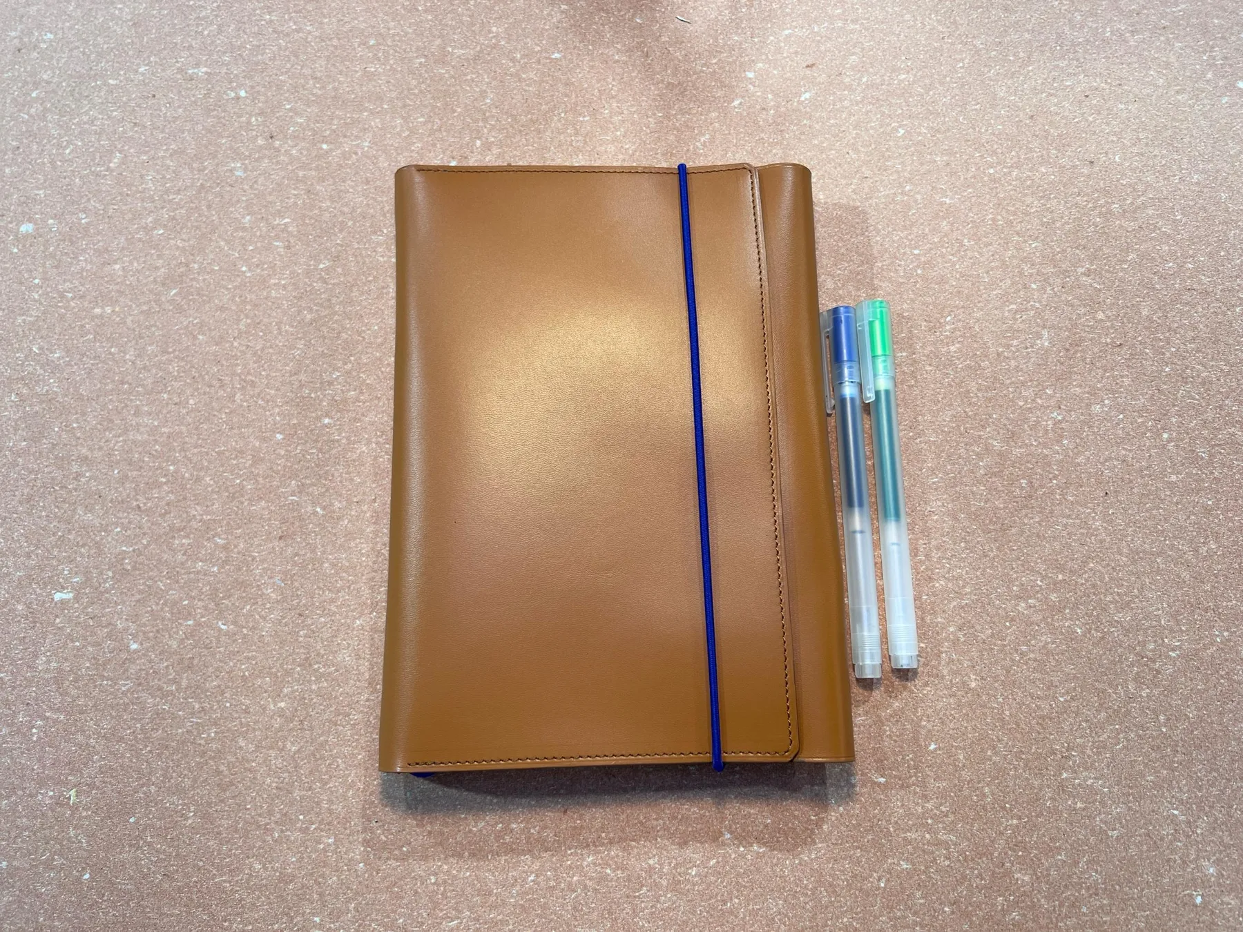 Fabriquez votre housse de carnet en cuir avec Hélène - Afbeelding nr. 4 - Wecandoo