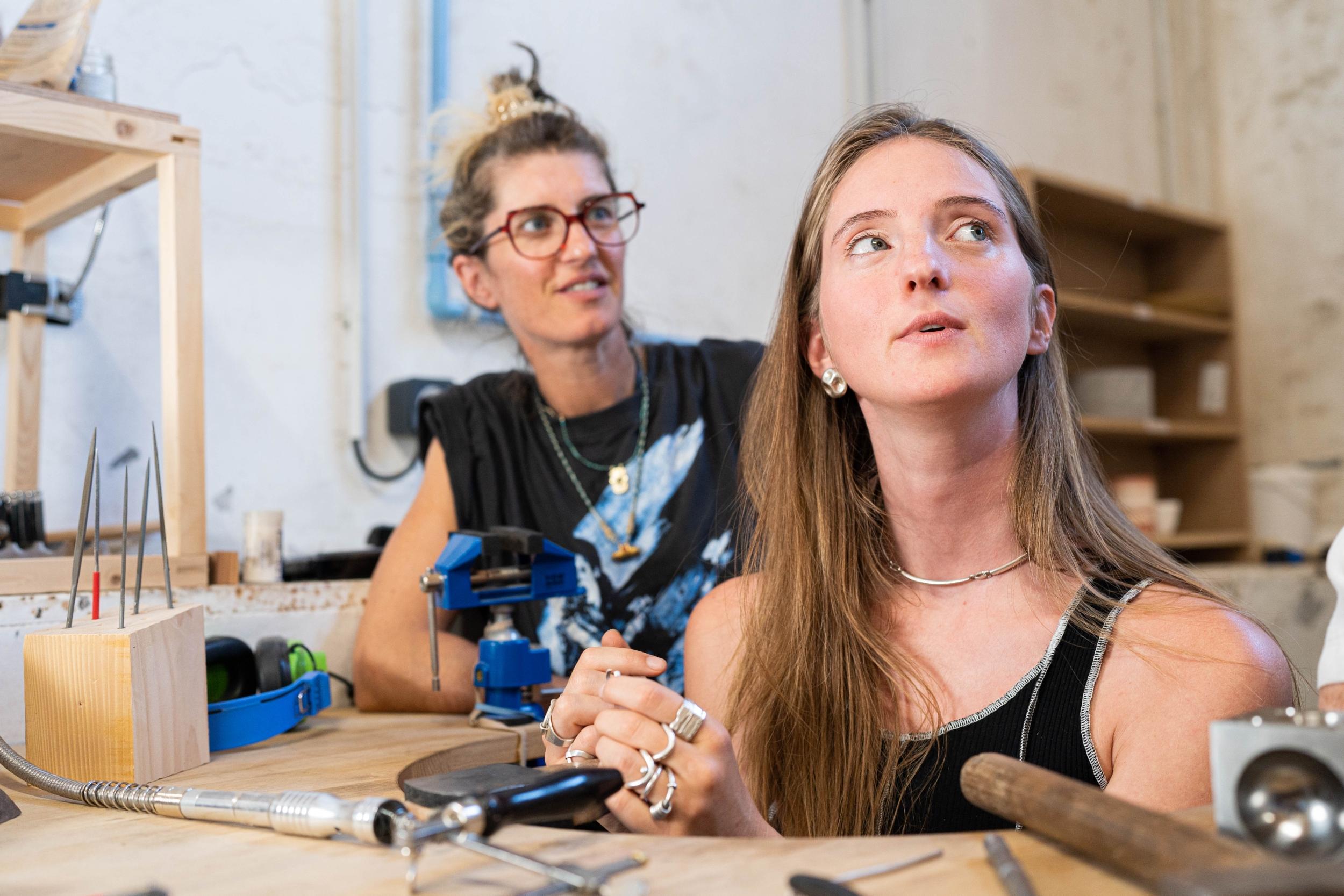 Réalisez votre anneau martelé en argent de réemploi avec Marion - Image n°8 - Wecandoo