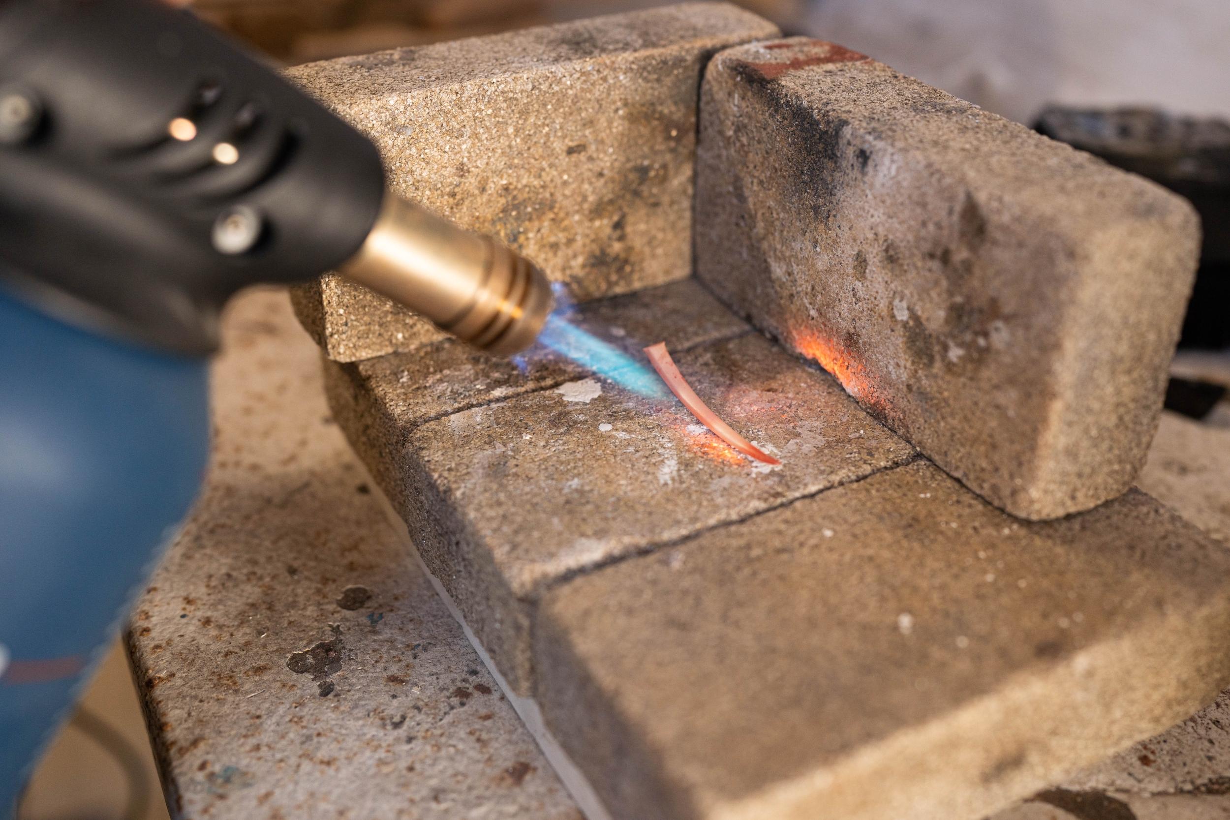 Réalisez votre anneau martelé en argent de réemploi avec Marion - Image n°9 - Wecandoo